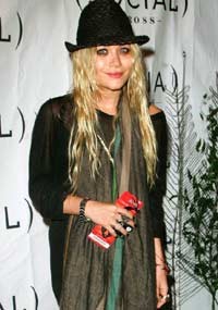 Mary-Kate Olsen Hobi Bugil Keliling Rumah 