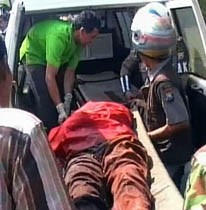 6 Korban Tewas Bus vs Truk Diambil Keluarga