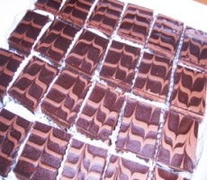 Menyajikan Kue-Kue untuk Lebaran