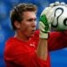 Van der Sar Cedera, Kuszczak Jalani Debut