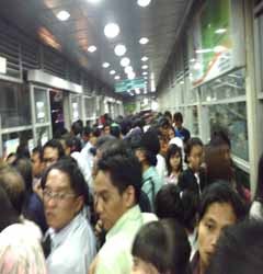 Jadi Transit Koridor IV & VI, Halte Dukuh Atas Tak Muat Lagi