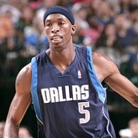 Howard-Nowitzki Pimpin Mavs Tekuk Spurs