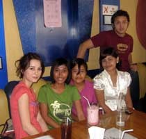 Julie Kuntilanak Hebohkan Cafe di Bojonegoro