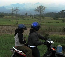 Kondisi Kritis, Gunung Kelud Jadi Tontonan