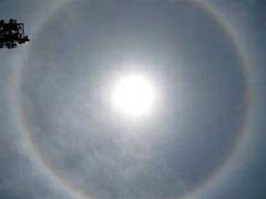 Warga Makassar Terpana  Tonton Matahari Bercincin