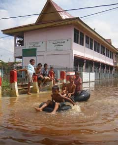 Banjir Melanda, 2 Sekolah di Pekanbaru Diliburkan