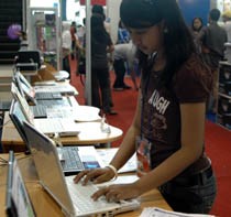 Wi-Fi Gratis Katrol Penjualan Laptop Kota Pahlawan