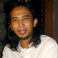 Piyu Padi Pusing di Rumah John Lennon