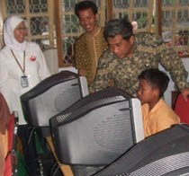 Internet Masuk Desa, Pelajar Madrasah Pun Berselancar