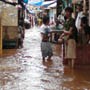 Kampung Melayu Banjir: Siang Dibersihkan, Sore Hujan Lagi