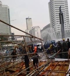 Pengendara Tonton Billboard SBY Ambruk, Bundaran HI Macet 3 Km