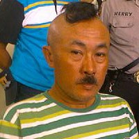 Pindah Penjara, Gogon Mesra di Kantor Polisi