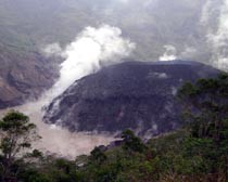 Lava Pijar Terus Keluar dari Kubah Lava Kelud