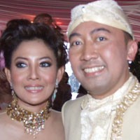 Peggy Melati Sukma Bantah Pisah Ranjang
