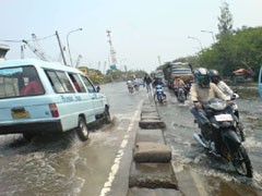 Ancol Banjir Semeter, Banyak Sepeda Motor Mogok