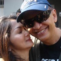 Roy Marten Bersimpuh & Cium Kaki Ana Maria