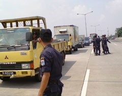 Tol Ulujami Pamer Paha 1 Km