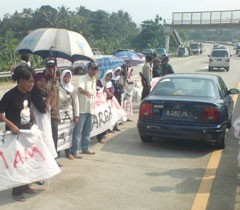Mobil Lewat Tol Ulujami Dipukuli & Diteriaki Bayar Dong...!