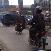 Toyota Rush Terbalik di Gatsu