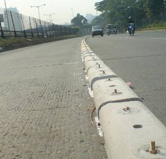 Hati-hati! Ada Separator Busway Berpaku di Gatsu