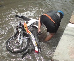 Telah Surut, Genangan Air di Indosiar Malah Makan Korban