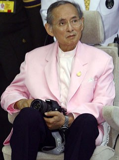 Ketika Sang Raja Demam Baju Pink