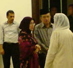 JK Melayat Fuad Hassan, SBY Kirim Karangan Bunga