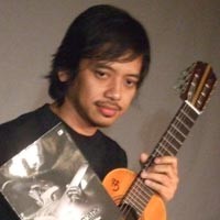 8 Gitar di Konser Tunggal Dewa Budjana