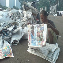 Pemulung Berhitung Jamaah Salat Id