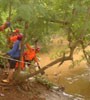 Nekat Berenang di Kali Ciliwung, Sopir Bajaj Hanyut Terseret Arus