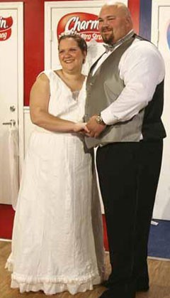 Menikah di Toilet Bergaun Tisu