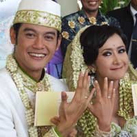 Widi AB Three Deg-degan Hamil 6 Minggu