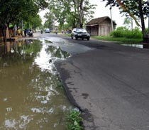 Luapan Bengawan Solo Ancam Putuskan Jalur Bojonegoro-Cepu 