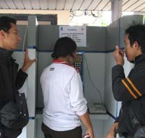 Dapur Umum Hingga Layanan Charge Ponsel