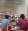 Ciliwung Meluap, Warga Tonton Banjir 1 Meter di Kalibata