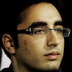 Putra Bhutto Tebar Pesona di Internet