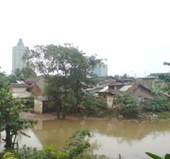 Sampah Dikeruk, Sungai Ciliwung di Kalibata Aman