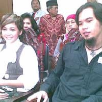 Dhani-Maia Belum Pisah Hati