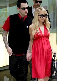 Nicole Richie Lahirkan Bayi Perempuan