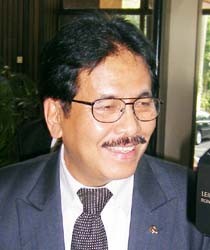 Sofyan Djalil, Agen Asuransi Dadakan Tanpa Komisi