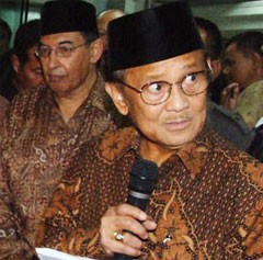Kronologi Habibie Saat Menjenguk Pak Harto