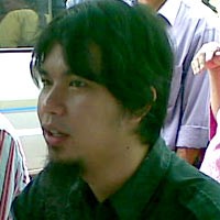 Tunggu Sidang Cerai, Dhani Nongkrong di Warung