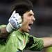 Buffon Dibekap Cedera Punggung