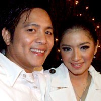 Angel-Steven 4 Jam Berdiri di Pelaminan