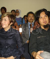 Dhani-Maia Belum Sepakat Soal Nasib Mulan