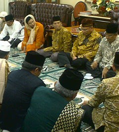 Menkes Bergaul dengan Kiai NU