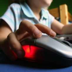 Separuh Bocah Inggris Akses Pornografi Internet