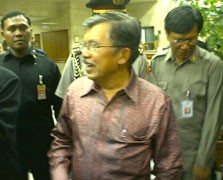 Sambil Tengok Anak, Wapres Jenguk Taufiq Kiemas