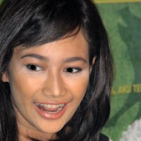 Ratu Felisha Nikahi Bule Akhir 2008