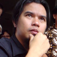 Dhani Kejar Iblis Demi Istri Bambang Rachmadi